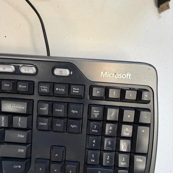 Microsoft KU-0462 Natural Black Ergonomic Wave USB Keyboard 4000 v1.0 Tested - Picture 2 of 5